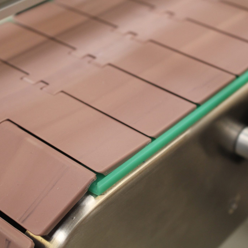 Conveyor-low-friction-slat-brown