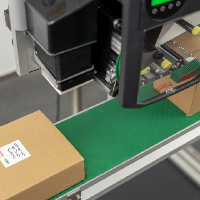 Top labelling print & apply with LTMA Applicator