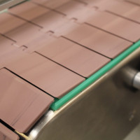 Conveyor-low-friction-slat-brown