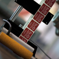 Promotional-labelling-close-up-of-L-shape-disp-edge