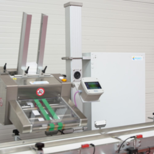 Etipack Whizzy SM stepper motor friction feeder, close-up on production line